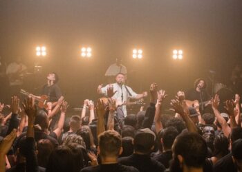 O Ministério Cultura do Céu (Kaleb, Josh, Davi Fernandes) lança “Beija-me com Tua Glória”