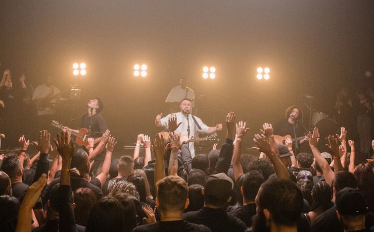 O Ministério Cultura do Céu (Kaleb, Josh, Davi Fernandes) lança “Beija-me com Tua Glória”