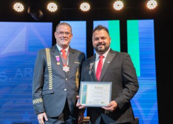 Klebson Kollins, cantor brasileiro residente em Atlanta (USA), recebe título de Grande Embaixador da Academia de Letras, Artes e Cultura do Brasil nos EUA
